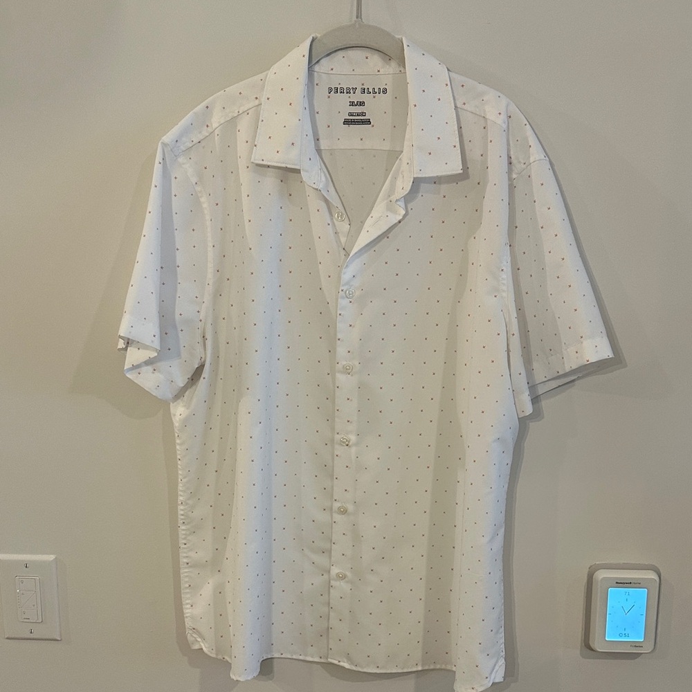 Perry Ellis Men's White Polka Dot Short Sleeve Shirt
